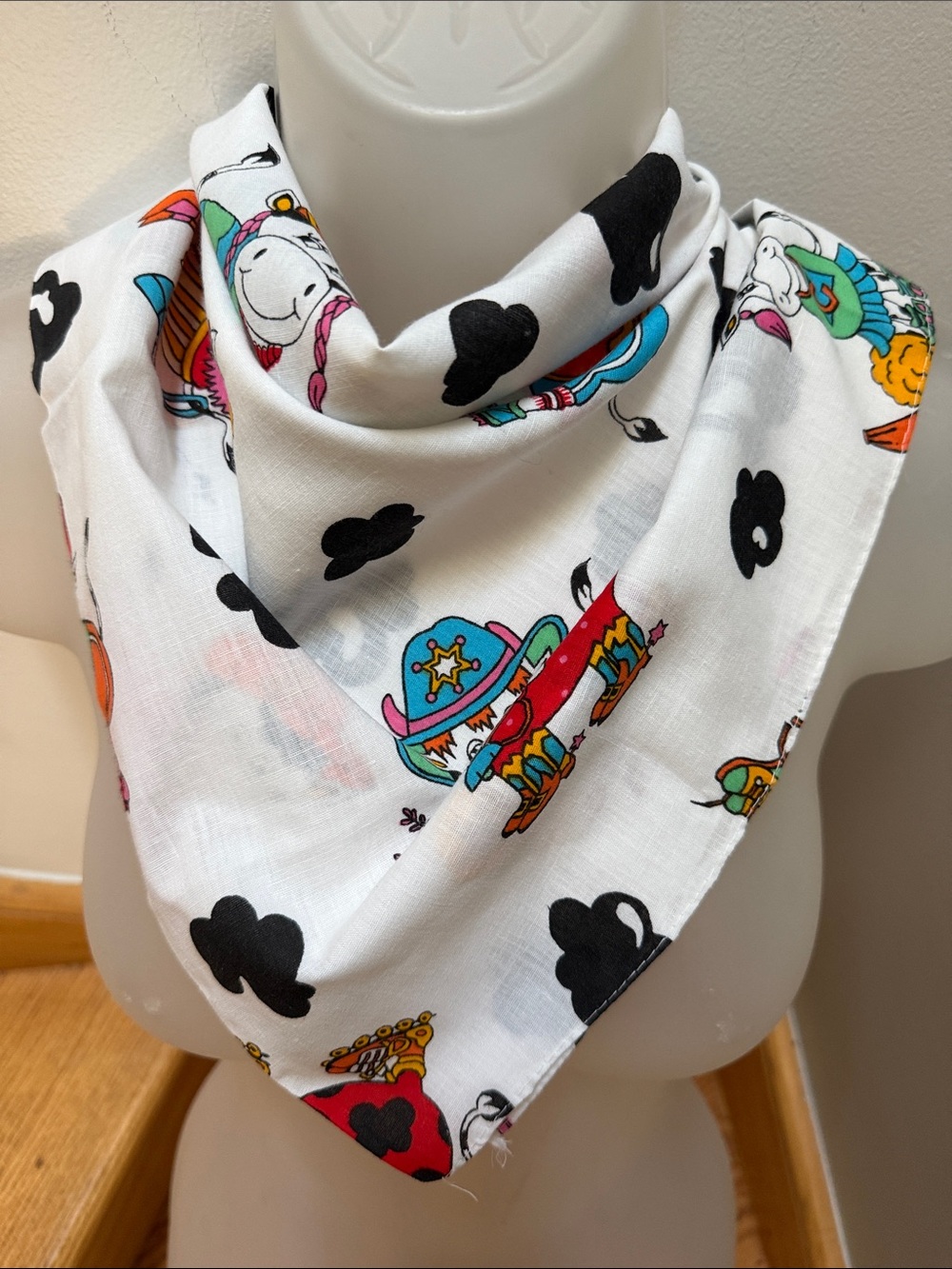 Vtg Novelty Cartoon Sporty Cows Bandana Hankie White Black Spots Handkerchief